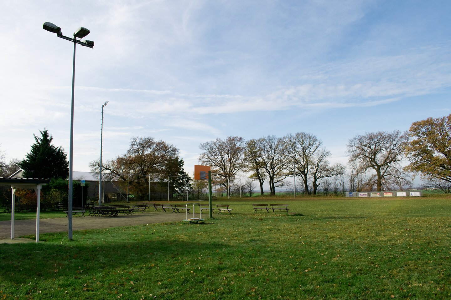 Sportplatz im Dorf Feldheim.