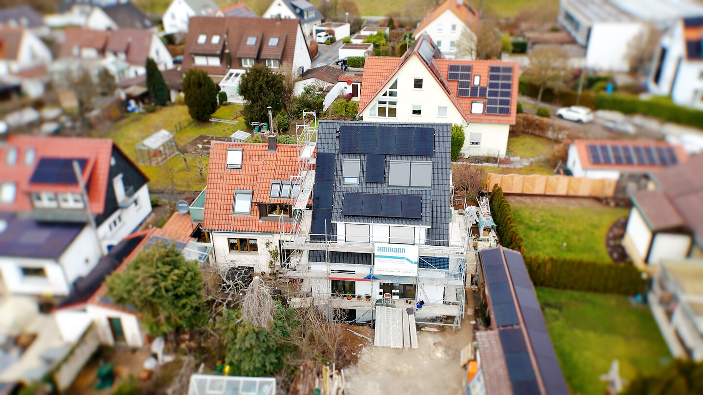 Das Haus von Benedikt aus der Vogelperspektive