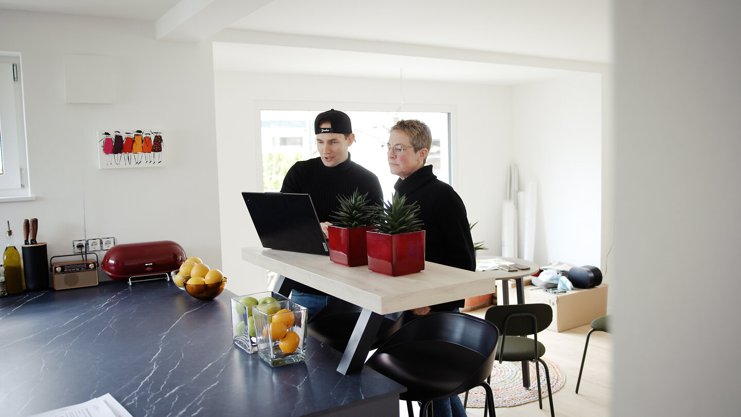 Benedikt mit der Architektin Nicole Schuchmann 