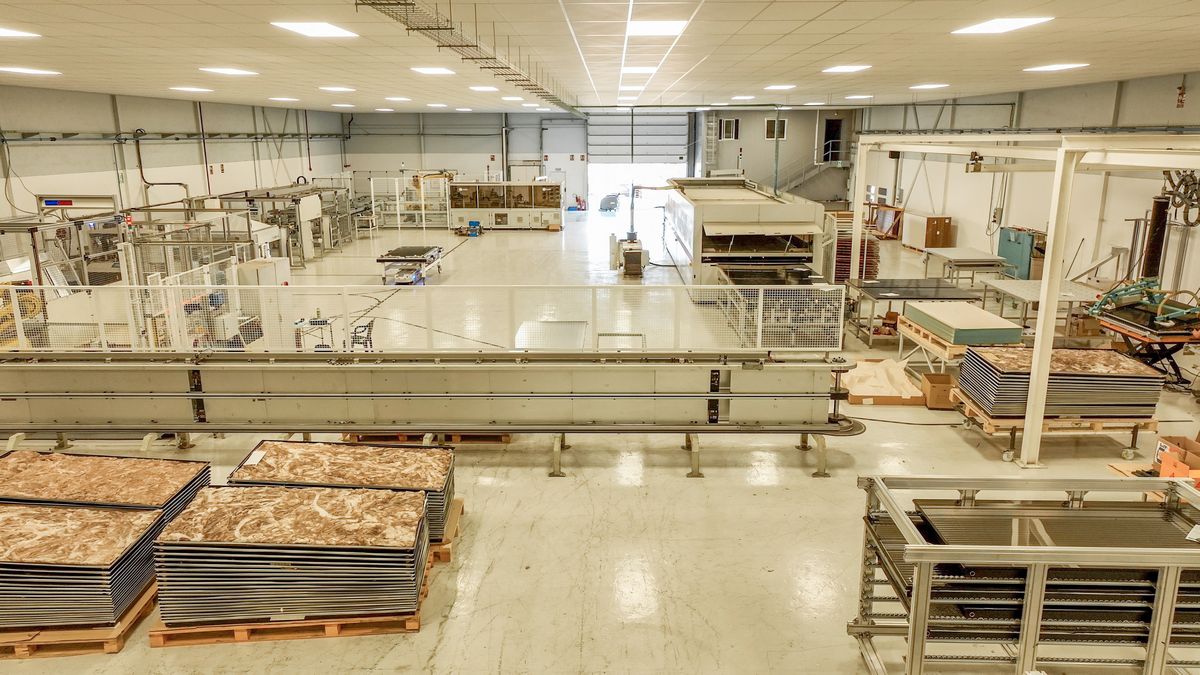 PVT-Kollektor-Hersteller Abora Solar, Fabrik von innen.