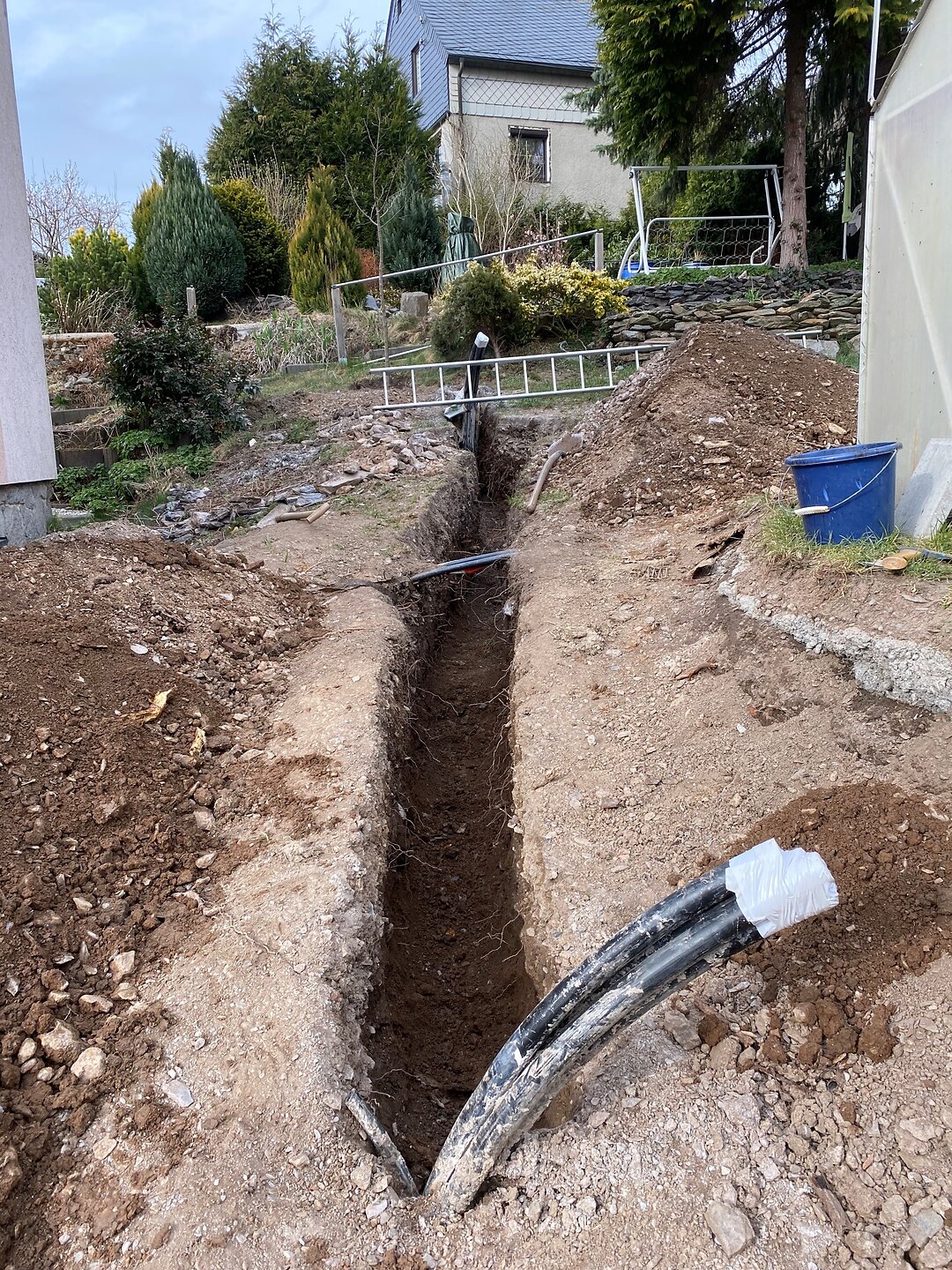 Bohrlöcher auf dem Grundstück von Jörg Heinicke.