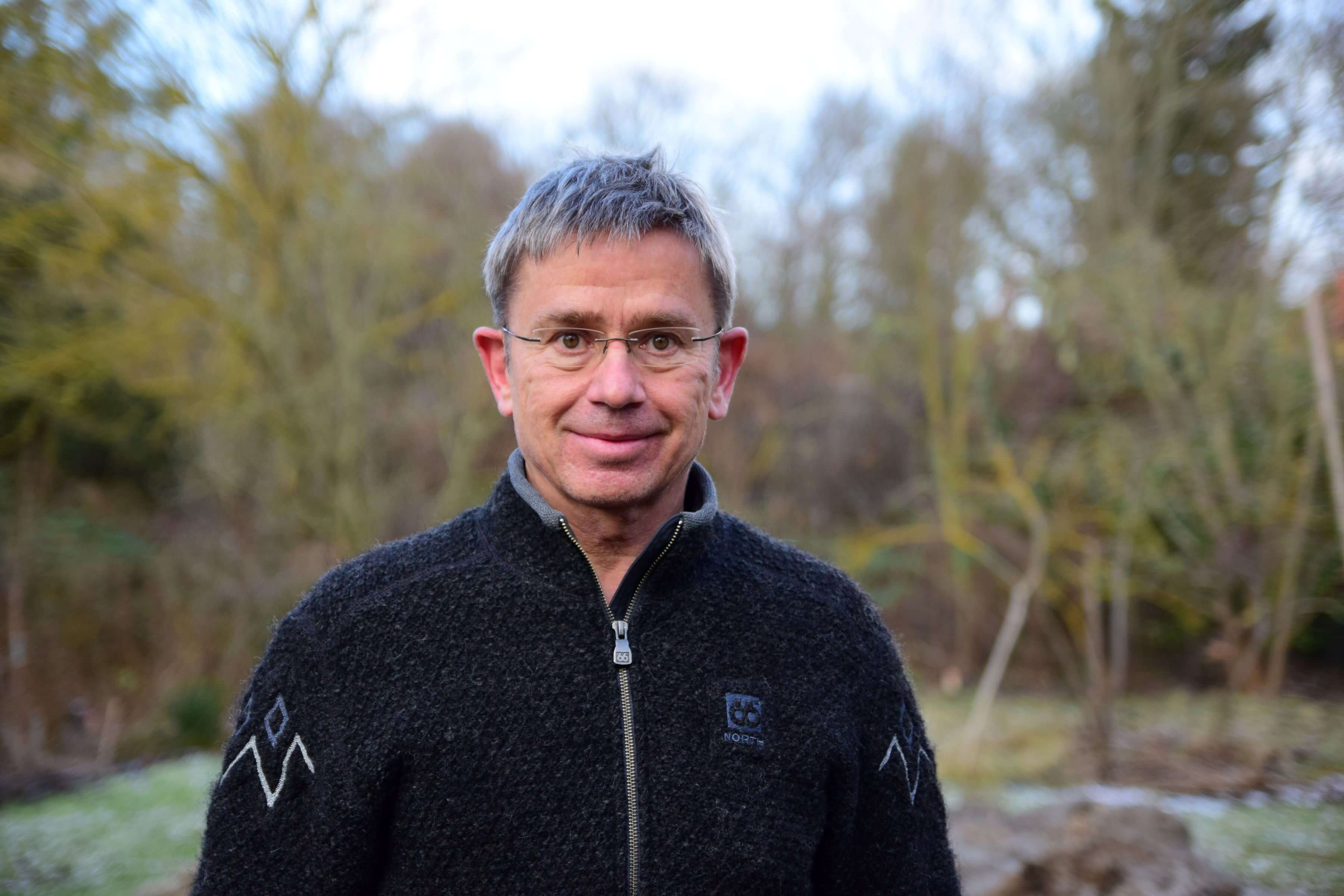 Portrait von PraxisChecker Stefan Rahmstorf im Freien