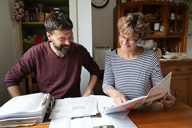 Katrin Ramundt und Dr. Heiko Stemmmann planen die Dämmung ihres Hauses.