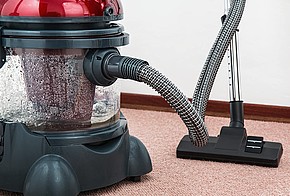 Dampfsauger auf Teppichboden