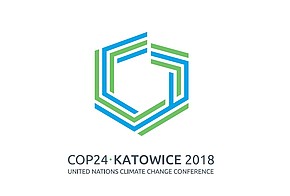 Das Logo des 24. Weltklimagipfels im polnischen Katowice: Sechseck aus grünen und blauen Streifen mit Untertitel COP24 Katowice 2018.
