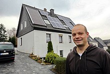 Thomas Funcke vor seinem Haus in Hagen